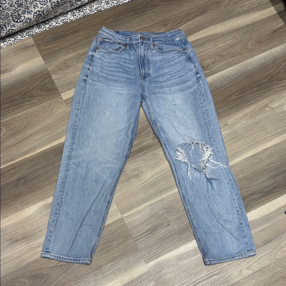 American Eagle Outfitters Light Blue 90’s Boyfriend Jeans size 6